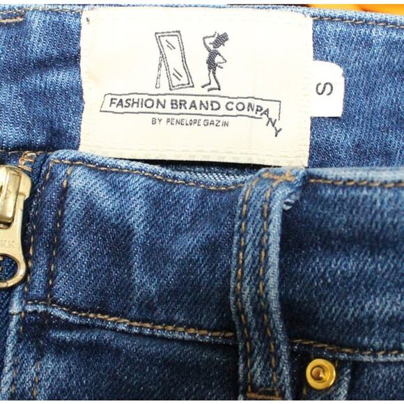 Fashion Brand Company Easy Access Boob Zipper High Rise Jeans Size Small - Picture 8 of 8